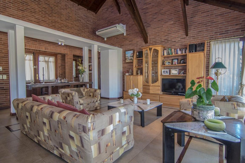 Imagen 15 de 29 de Casa En Venta Sobre Golf- 5 Ambientes - Zona Alamos - Pinamar