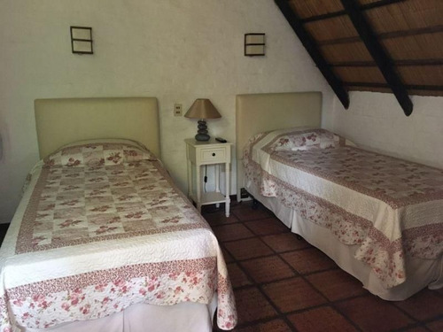 Casa En Venta De 4 Dormitorios En Playa Mansa