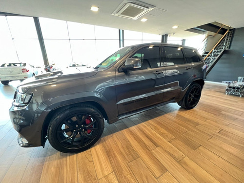 Imagen 9 de 20 de Jeep Grand Ckerokee Srt