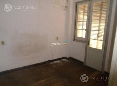 Apartamento - Centro 1ro Por Escalera, A Reciclar, Sin Gastos Comunes, Balcon