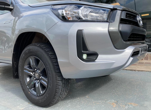 Imagen 8 de 15 de Toyota Hilux D/cabina 2.8 Tdi Sr 4x4 0km My2023 Disponible