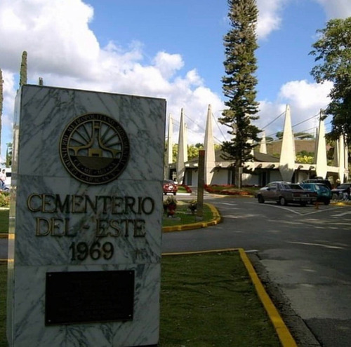 Imagen 1 de 2 de Parcelas Funerarias En El Cementerio Del Este