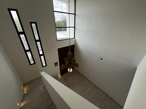 Casa En Venta Merida, Temozon Norte, 3 Hab, Cochera Y Piscina, Entrega Inmediata.