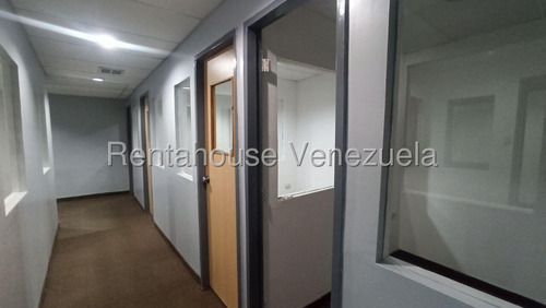Dalisa Bigott Alquila Casa Comercial En Carmen Victoria, Este De Barquisimeto | 410 M², Aire Acondicionado Central, Estacionamiento Para 4 Vehículos | #25-18093