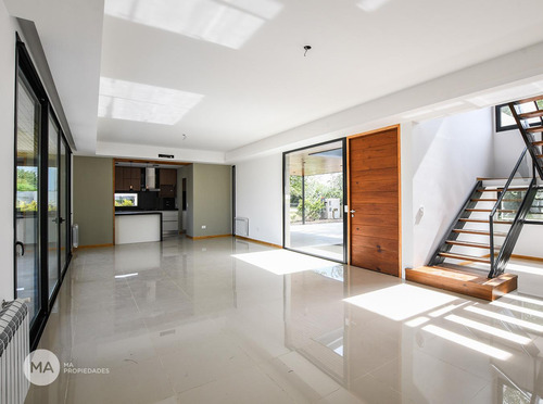 Casa 3 Dormitorios, Jardín, Piscina - Puerto Roldán Barrio Cerrado - Roldán | Venta