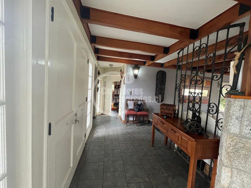 Casa En Venta De 6 Dorm. En Santo Domingo
