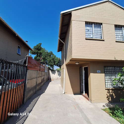 Se Vende Cómoda Casa 2 Pisos/3d/1b/ Amplio Patio Y 3 Est.