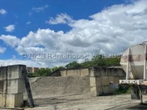 #23-18004 Concretera En Rio Tuy