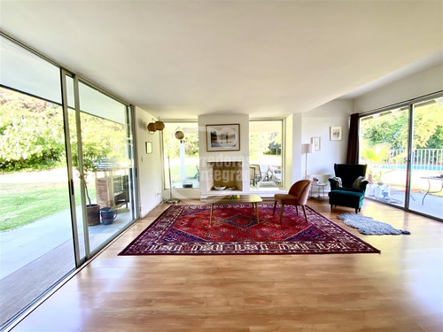 Casa En Arriendo De 5 Dorm. En Las Condes
