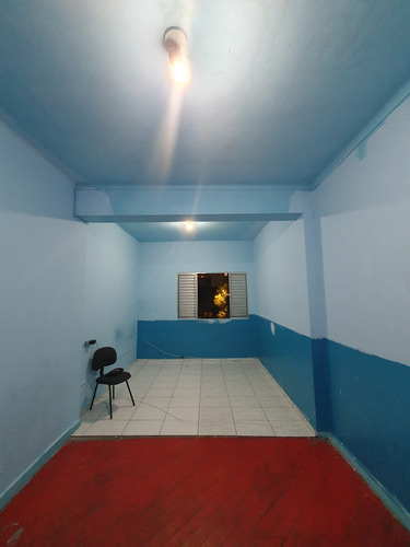 Aluga Quarto Para Rapazes Ou Moças Excelente Localização.
