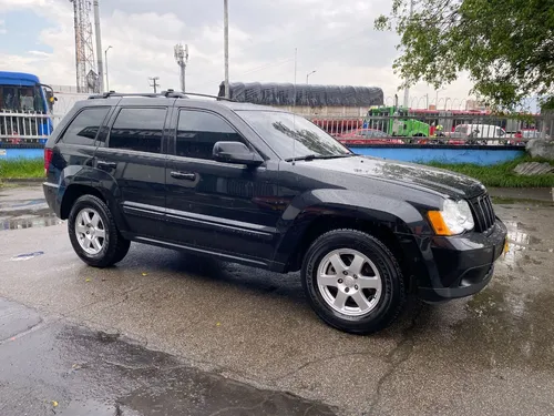 Jeep Grand Cherokee 3.7 LAREDO AT 4X4