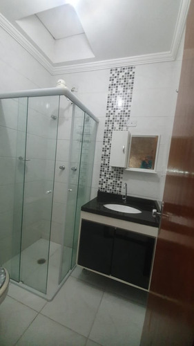 Casa Com Três Quartos Em Condominio