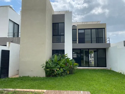 Residencia En Venta, Casa En Merida En La Zona Norte