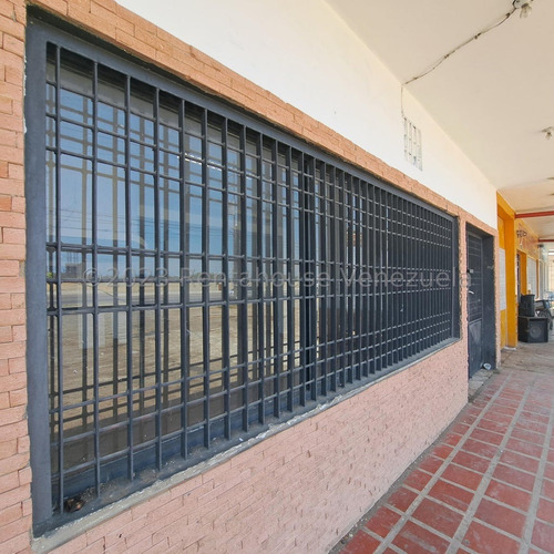 Vendo: Local Comercial Av. Intercomunal Ali Primera, Autopista Judibana-punto Fijo.  