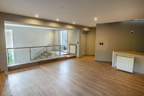 Casa En Castores Con El Mejor Acceso A Guardia Y Club House!