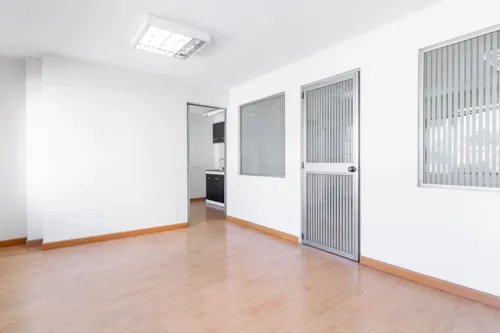 Oficina En Arriendo/venta En El Chicó. Cod V6700