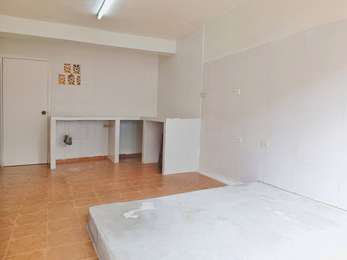 Imagen 10 de 14 de Alquiler De Local 23m2 En Los Teques Calle Paez