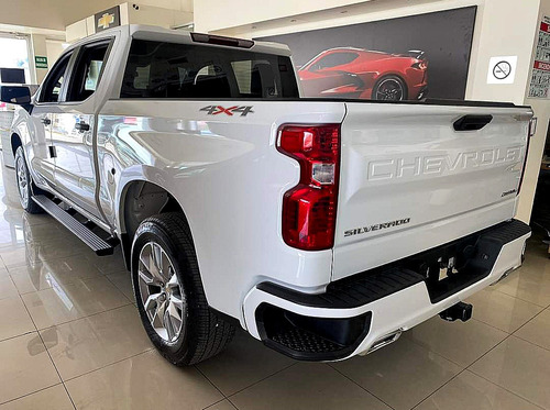 Chevrolet Silverado 5.3 V8 Custom Doble Cabina 4X4 At