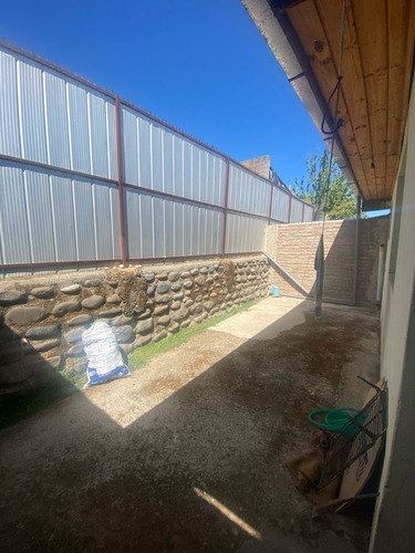 Casa Con Estacionamiento En Cauquenes, Maule