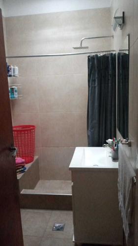 Casa Con 4 Habitaciones, 2 Baños Y Fondo De Comercio.