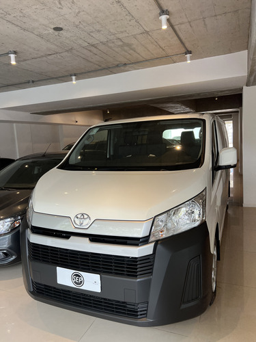 Toyota Hiace 2.8 Tdi Furgón 6at L1h1 3a 4p