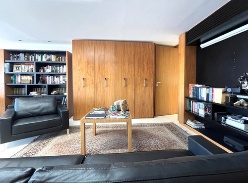 Venta De Oficina Con Vista Al Mar En Ciudad Vieja