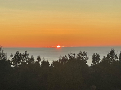 Algarrobo. Hermosa Vista Al Mar Y Atardecer