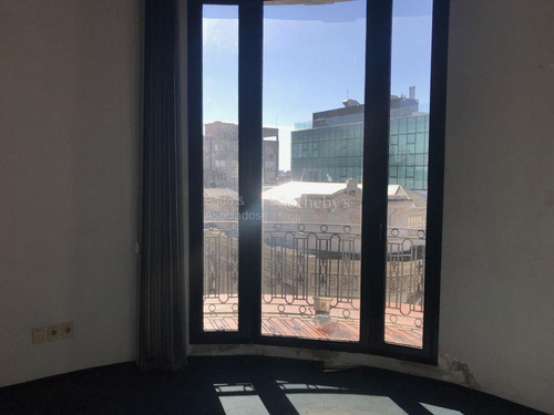 Oficina De 150 M2 En Ciudad Vieja