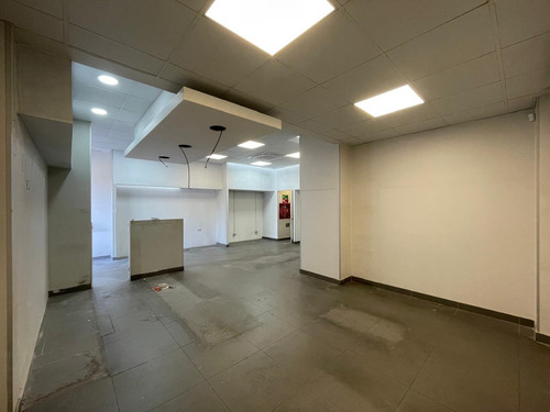 Local Comercial Con Estacionamiento A Pasos Portal Ñuñoa