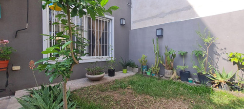 Ph Al Frente De 3 Ambientes Con Jardín, Cochera Y Posibilidad De 4º Dormitorio- En Venta