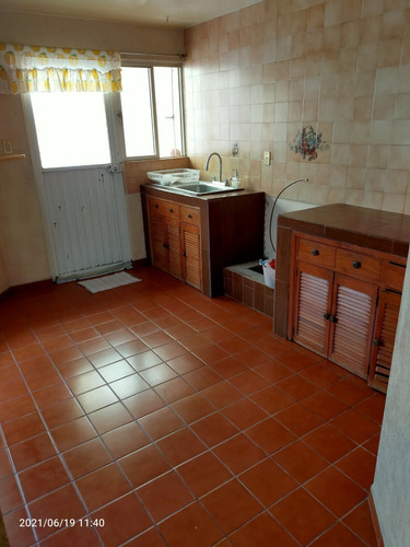 Imagen 10 de 17 de Casa En Venta 2 Plantas Col Calesa 2da Secc. Qro.