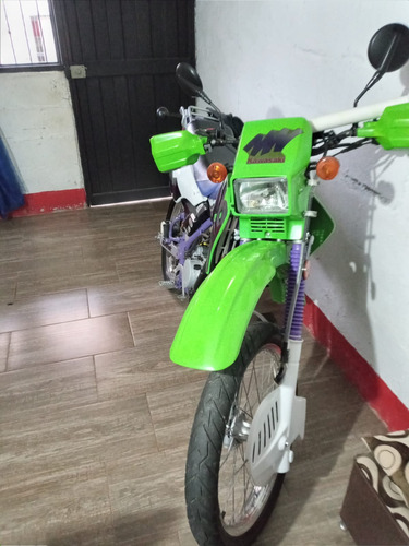 Moto Kmx En Muy Buen Estado, Para Traspaso, Negociable.