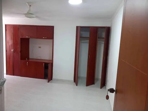 Apartamento Bien Ubicado, Próximo A Las Playas De Bocagrande Y A La Bahía Y Playas De Castillogrande Cod. 44312