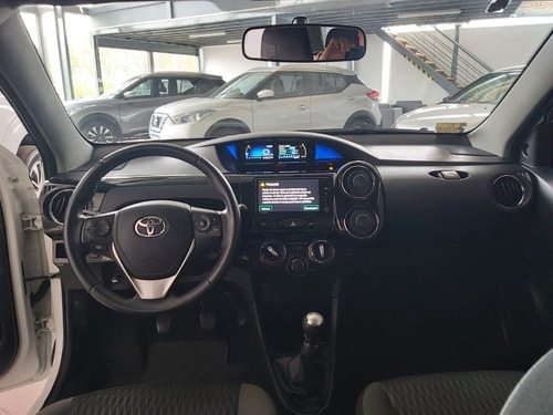 Imagen 13 de 15 de Toyota Etios 2017 1.5 Sedan Xls