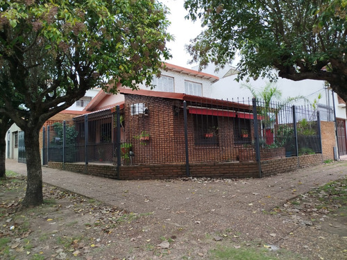 Chalet En Venta Con Departamento Apto Credito. Quilmes