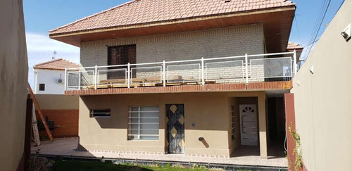 Vendo Casa 4 Dormis De 205 M2 En B° 14 De Octubre - Neuquén