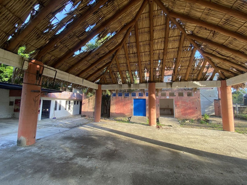 Terreno En El Coacoyul, A Pie De Carretera, Ideal Para Restaurant