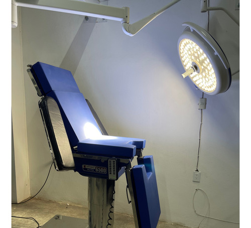 Mesa De Cirugía Skytron 6500 Elite Eléctrica (Usado)