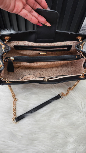 Bolsa Guess Jg970806 Nueva 100 % Original Con Etiqueta Negro Estampado Oro Negro