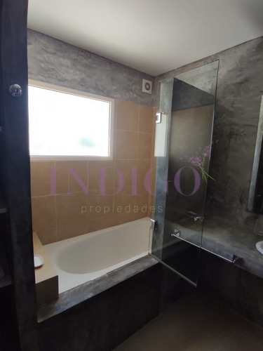 Muy Buena Casa En Alquiler A Pasitos Del Agua En Montoya, 5 Dormitorios .- Ref: 208
