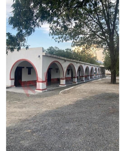 Quinta De Ensueño: Vida Céntrica En García