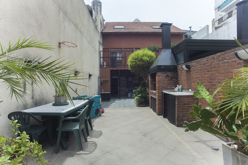 Venta De Casa 6 Amb C/jardín Pileta, 2 Cocheras En Caballito