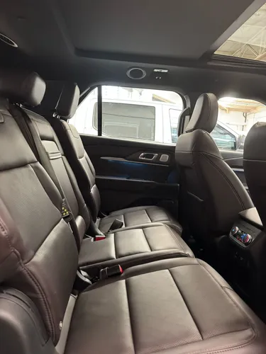 Ford Explorer Platinum 2025