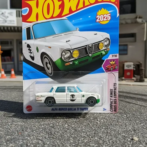 Hot Wheels Miniatura Alfa Romeo Giulia Ti Super Jbb98