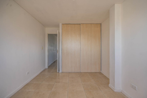 Departamento En Venta 2 Amb Con Balcon Aterrazado, Piso Alto, Full Amenities En Lomas De Zamora