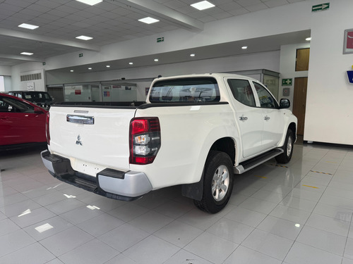 Mitsubishi L200 2.4 Cabina Doble 4x2 Mt