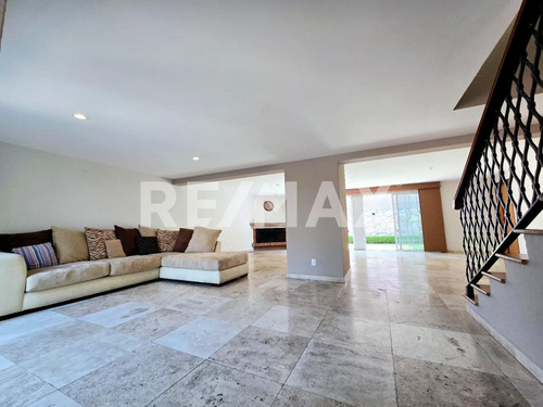 Exclusiva Casa En Venta En Lomas Del Sol: Comodidad Y Ubicación Inmejorable