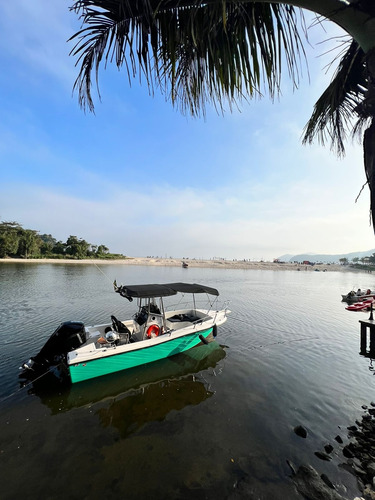 Lancha Fishing 22 C/ Mercury 200 Hp 4 Tempos Ano 2022