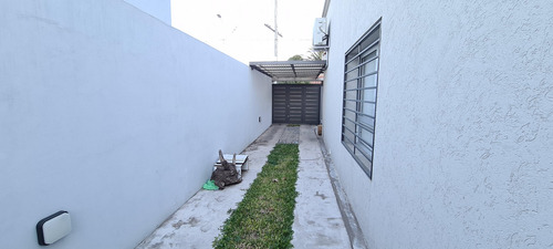 Casa En Venta Haedo 3 Amb Reciclada A Nuevo Con Jardín, Suite Y Cochera
