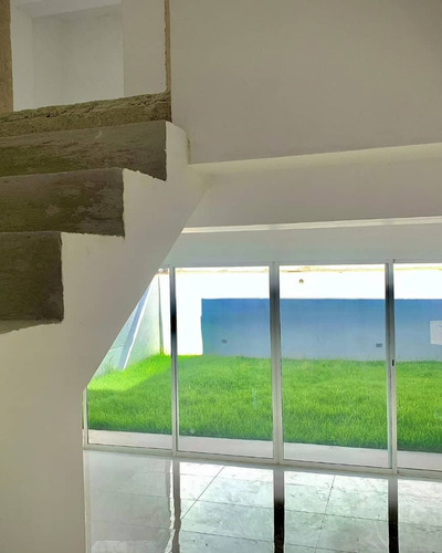 Townhouse En Obra Blanca En Venta Con Planta Eléctrica 100% En Colinas De Guataparo.